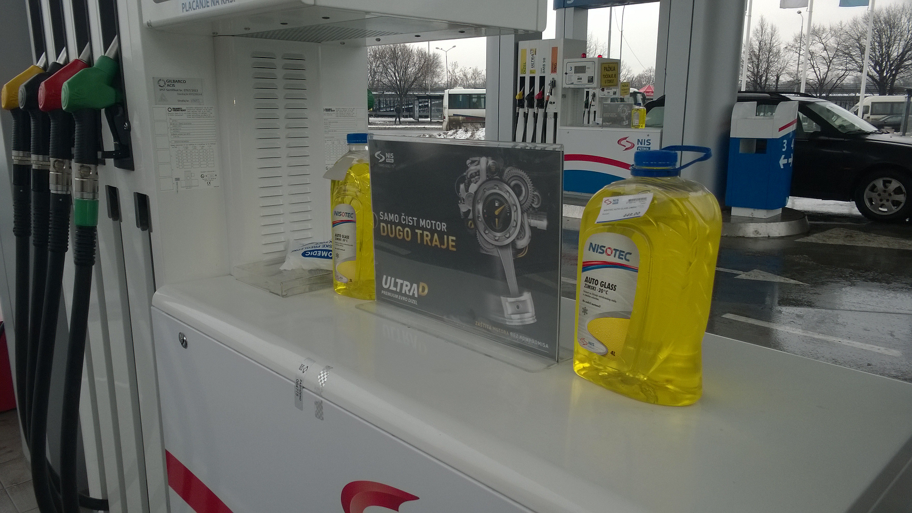 Dvostrana postere tabla za reklamirnje na pumpama